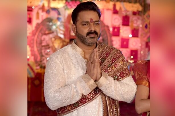 भोजपुरी सुपरस्टार पवन सिंह पर वाराणसी में दर्ज FIR, ठगी और जान से मारने की धमकी के आरोप।