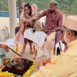 हार्दिक पांड्या और सुपरमॉडल माहिका शर्मा मंगलवार पूजा में साथ दिखाई देते हुए, सोशल मीडिया पर बढ़ती अफवाहों के बीच।