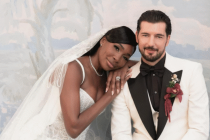 वीनस विलियम्स फ्लोरिडा में कोर्टहाउस वेडिंग के दौरान लेस वेडिंग गाउन में