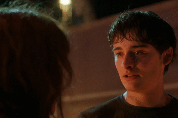 नोआ श्नाप ने बताया विल बायर्स का कमिंग-आउट सीन क्यों था परफेक्ट | Stranger Things 5