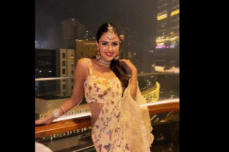 टीवी एक्ट्रेस प्रियंका चहर चौधरी नागिन 7 के सेट पर मुस्कुराती हुई