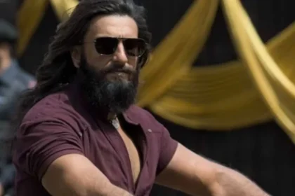 रणवीर सिंह धुरंधर फिल्म के प्रमोशन इवेंट में मंच पर, 2025 की सबसे ज्यादा कमाई वाली फिल्म बनने की घोषणा