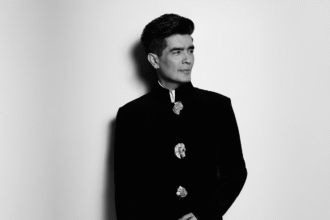 फैशन डिजाइनर मनीष मल्होत्रा 2025 में अपने फैशन और सिनेमा सफर के दौरान