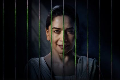 माधुरी दीक्षित 'मिसेज़ देशपांडे' वेब सीरीज़ के पोस्टर में एक गंभीर और रहस्यमय रूप में दिख रही हैं, जो एक थ्रिलर भूमिका का संकेत दे रहा है।