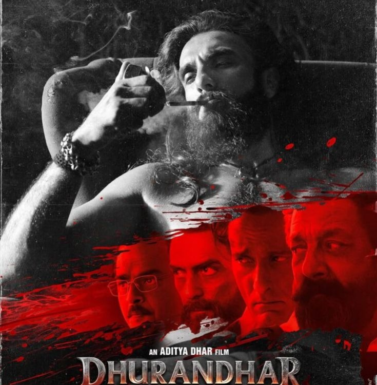 रणवीर सिंह की फिल्म ‘धुरंधर’ के लिए एडवांस बुकिंग कर रहे दर्शक, सिनेमाघर के बाहर कतारें।