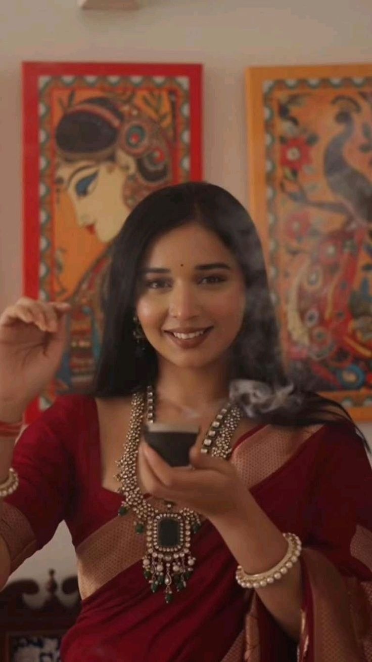 तान्या मित्तल (Tanya Mittal) का एक स्टाइलिश, उच्च-रिज़ॉल्यूशन पोर्ट्रेट