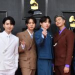 BTS Arirang World Tour 2026 के दौरान स्टेडियम में परफॉर्म करते RM, Jin, Suga, J-Hope, Jimin, V और Jungkook