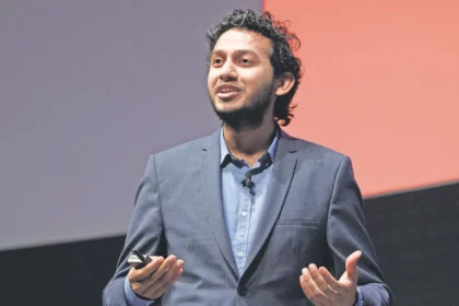 Shark Tank India के ऋतेश अग्रवाल इंटरव्यू के दौरान बात करते हुए