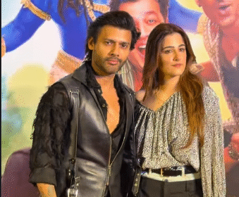 राहु केतु फिल्म स्क्रीनिंग में हाथों में हाथ डाले नजर आए नुपुर सैनन और स्टेबिन बेन