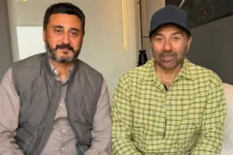 सनी देओल पैराम वीर चक्र विजेता निर्मल जीत सिंह सेखों के परिवार के साथ