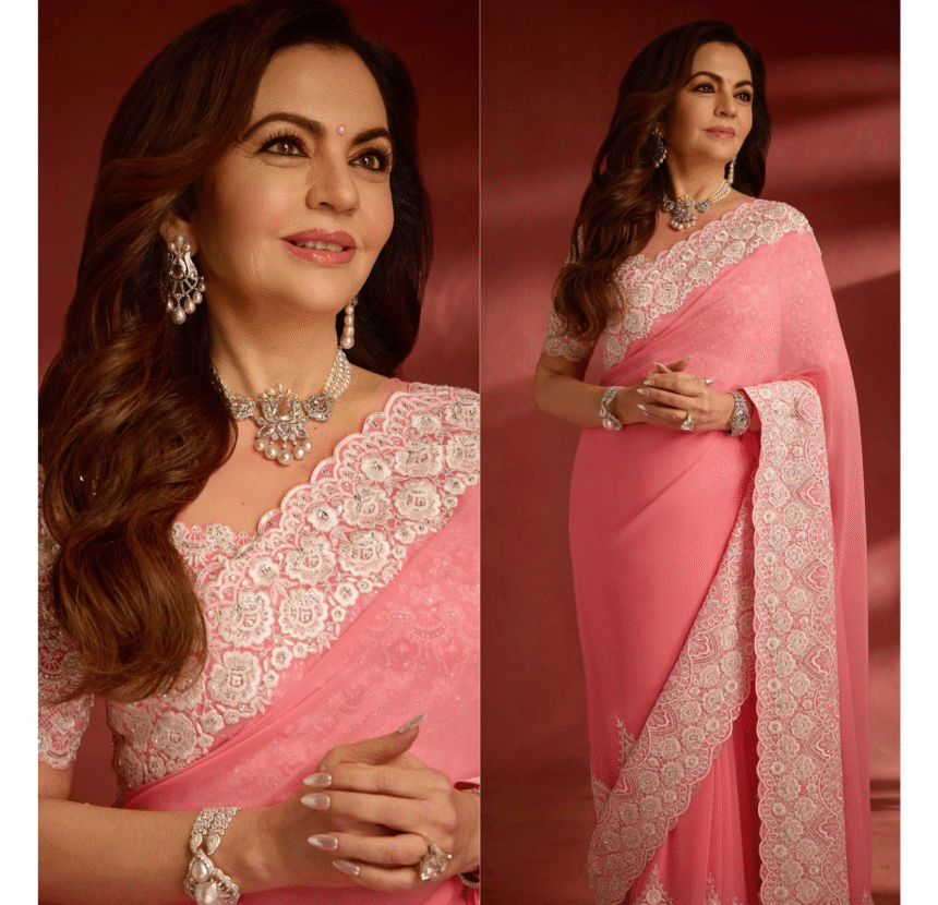 नीता अंबानी शिमरिंग पिंक साड़ी में वर्ल्ड कप विजेता टीमों के सम्मान समारोह में, हाथ में डायमंड ब्रेसलेट और पर्ल नेकलेस के साथ