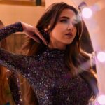 तेजस्वी प्रकाश लाफ्टर शेफ्स सीजन 3 सेट पर बोल्ड बॉस लेडी लुक में पोज़ देती हुई