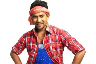 दिनेश लाल यादव निरहुआ का क्लोज-अप पोर्ट्रेट, जहां वह अपनी निजी जिंदगी और शादी को लेकर दिए बयान पर चर्चा में हैं।