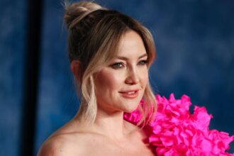 Kate Hudson Santa Barbara इंटरनेशनल फिल्म फेस्टिवल में सम्मान ग्रहण करते हुए, अपने करियर और संगीत सफर पर बात करती हुईं