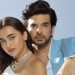 Karan Kundrra और Tejasswi Prakash साथ नजर आते हुए, शादी की खबरों के बीच कपल की केमिस्ट्री चर्चा में।