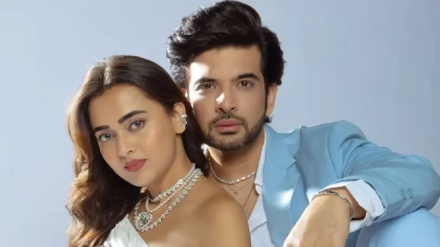 Karan Kundrra और Tejasswi Prakash साथ नजर आते हुए, शादी की खबरों के बीच कपल की केमिस्ट्री चर्चा में।