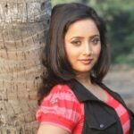 रानी चटर्जी की फोटो, जिनके असली नाम सबीहा शेख से रानी चटर्जी बनने की दिलचस्प कहानी चर्चा में है।