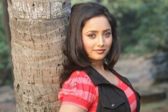 रानी चटर्जी की फोटो, जिनके असली नाम सबीहा शेख से रानी चटर्जी बनने की दिलचस्प कहानी चर्चा में है।