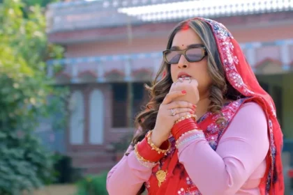 Amrapali Dubey in a saree as a detective daughter-in-law in CID Bahu trailer scene from Bhojpuri film.