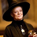 मैगी स्मिथ, जिन्होंने हैरी पॉटर में प्रोफेसर मैक्गोनागल का किरदार निभाया, हैरी पॉटर की प्रोफेसर मैक्गोनागल के रूप में उनकी प्रतिष्ठित छवि