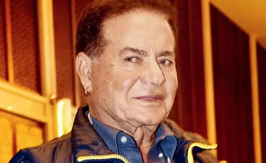 सलीम खान अस्पताल से डिस्चार्ज होकर घर लौटते हुए, स्वास्थ्य में सुधार के बाद परिवार के साथ