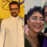 Aamir Khan अपनी गर्लफ्रेंड Gauri Spratt के साथ इवेंट में नजर आते हुए, दोनों साथ में मुस्कुराते हुए पोज दे रहे हैं।