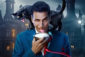 अक्षय कुमार फिल्म ‘भूत बंगला’ के एक सीन में कॉमिक अंदाज में नजर आते हुए