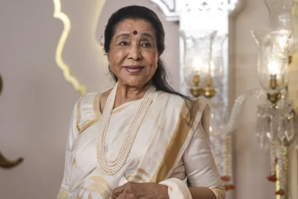 दिग्गज गायिका आशा भोसले की तस्वीर, उनके निधन के बाद शोक में डूबा संगीत जगत