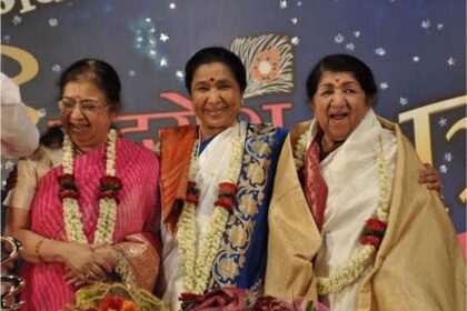 उषा मंगेशकर अवॉर्ड शो में भावुक नजर आती हुईं, बहन आशा भोसले को याद करते हुए