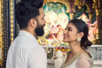 Mouni Roy और Suraj Nambiar की साथ में मुस्कुराते हुए तस्वीर, दोनों के रिश्ते और अलगाव की खबरें चर्चा में।