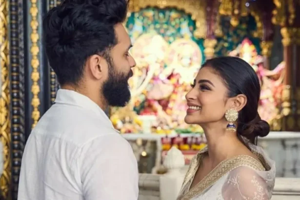 Mouni Roy और Suraj Nambiar की साथ में मुस्कुराते हुए तस्वीर, दोनों के रिश्ते और अलगाव की खबरें चर्चा में।