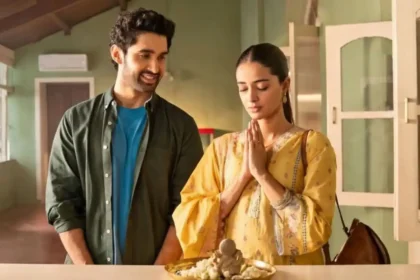 Ananya Panday और Lakshya Lalwani फिल्म ‘चांद मेरा दिल’ के पोस्टर में रोमांटिक अंदाज में नजर आ रहे हैं।