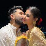 Mouni Roy और Suraj Nambiar की साथ में मुस्कुराते हुए तस्वीर, शादी के चार साल बाद अलग होने की खबर चर्चा में।