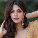 रिया चक्रवर्ती इंस्टाग्राम पोस्ट के जरिए सोशल मीडिया से ब्रेक लेने का ऐलान करती हुई नजर आ रही हैं।