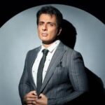 30 जुलाई को जन्मदिन मनाते हुए अभिनेता और समाजसेवी सोनू सूद की मुस्कुराती हुई तस्वीर।
