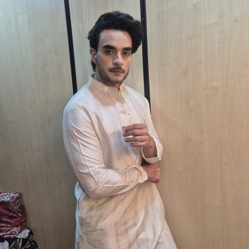 स्वतंत्रता दिवस की स्कूल की यादों और आजादी के सच्चे अर्थ पर विचार व्यक्त करते अभिनेता अंगद हसीजा।