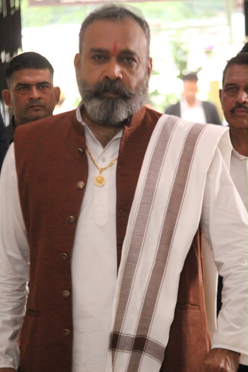 Juhi Mui शो के सेट पर Ahlawat का रोल प्ले कर रहे अभिनेता Sai Ballal और Sayam के रूप में Vijayendra Kumeria