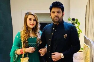 'पति पत्नी और पंगा सीजन 2' के लिए साथ में पोज़ देते कपिल शर्मा और उनकी पत्नी गिन्नी चतरथ