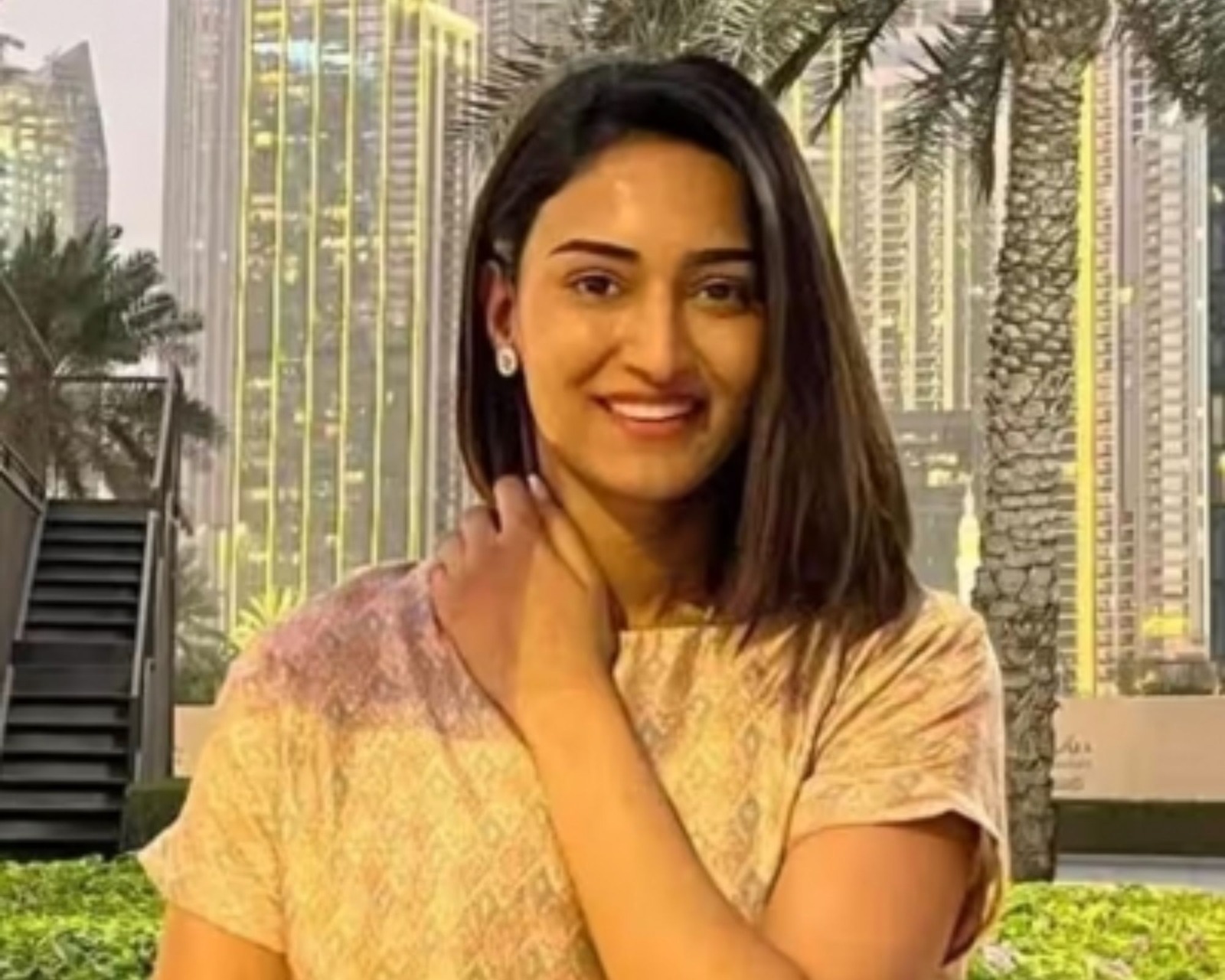 Erica Fernandes 108 Base Hospital Uri में Army surgeon Dr Major Naina के किरदार में