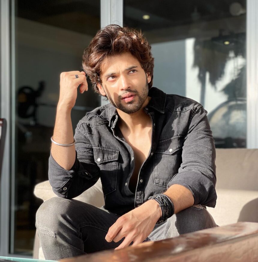 Parth Samthaan घर खरीदने और शादी की अफ़वाहों वाले इंटरव्यू के बाद मीडिया headlines पर अपना reaction देते हुए।