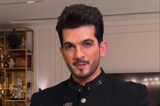 Netflix पर Chumbak Colony promotions के दौरान vehicle में travel करते हुए Actor Arjun Bijlani