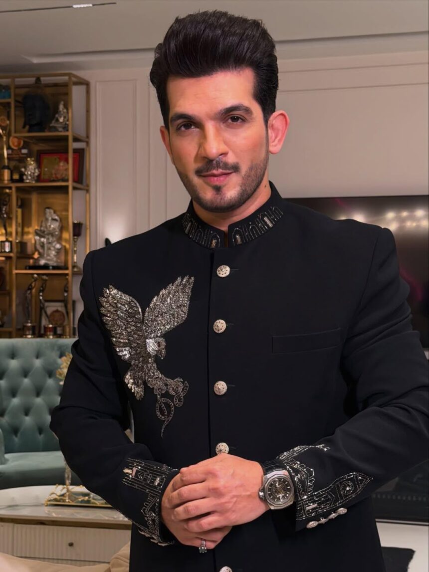 Netflix पर Chumbak Colony promotions के दौरान vehicle में travel करते हुए Actor Arjun Bijlani