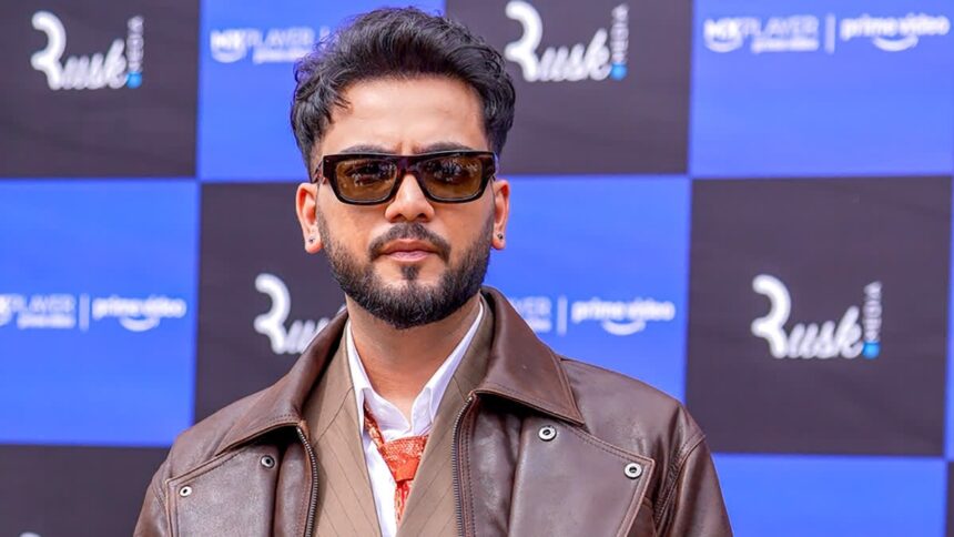 Elvish Yadav standing pose photo related to Roadies and Bollywood movie updates