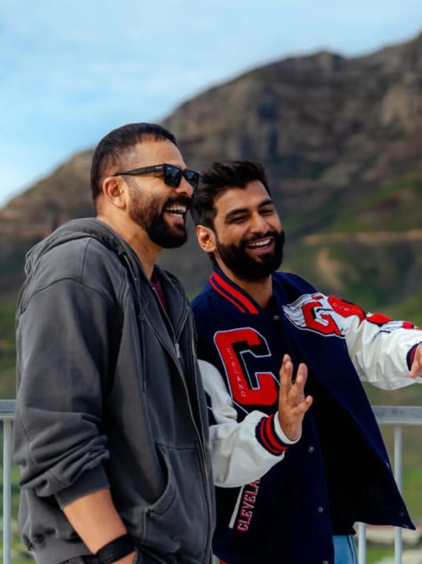 Khatron Ke Khiladi 15 में हर्ष गुजराल का जूता बांधते रोहित शेट्टी