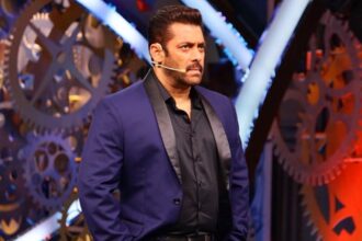 Bandra में Salman Khan के Galaxy Apartments के बाहर तैनात Mumbai Police सुरक्षा बल।