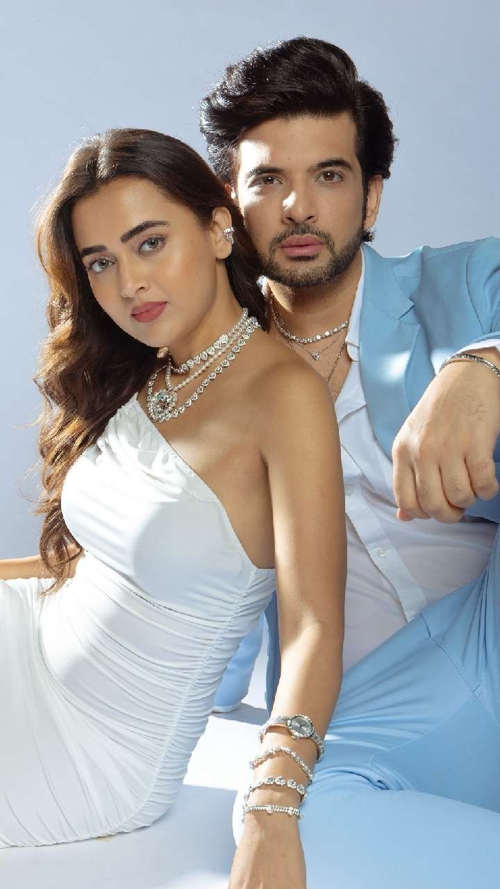 Playground Season 5 के set पर Tejasswi Prakash और Elvish Yadav की बहस के बाद Karan Kundrra का cryptic expression