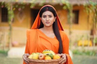 Anjali Arora as Mata Sita in Mahakavya Shri Ramayan Katha teaser poster.