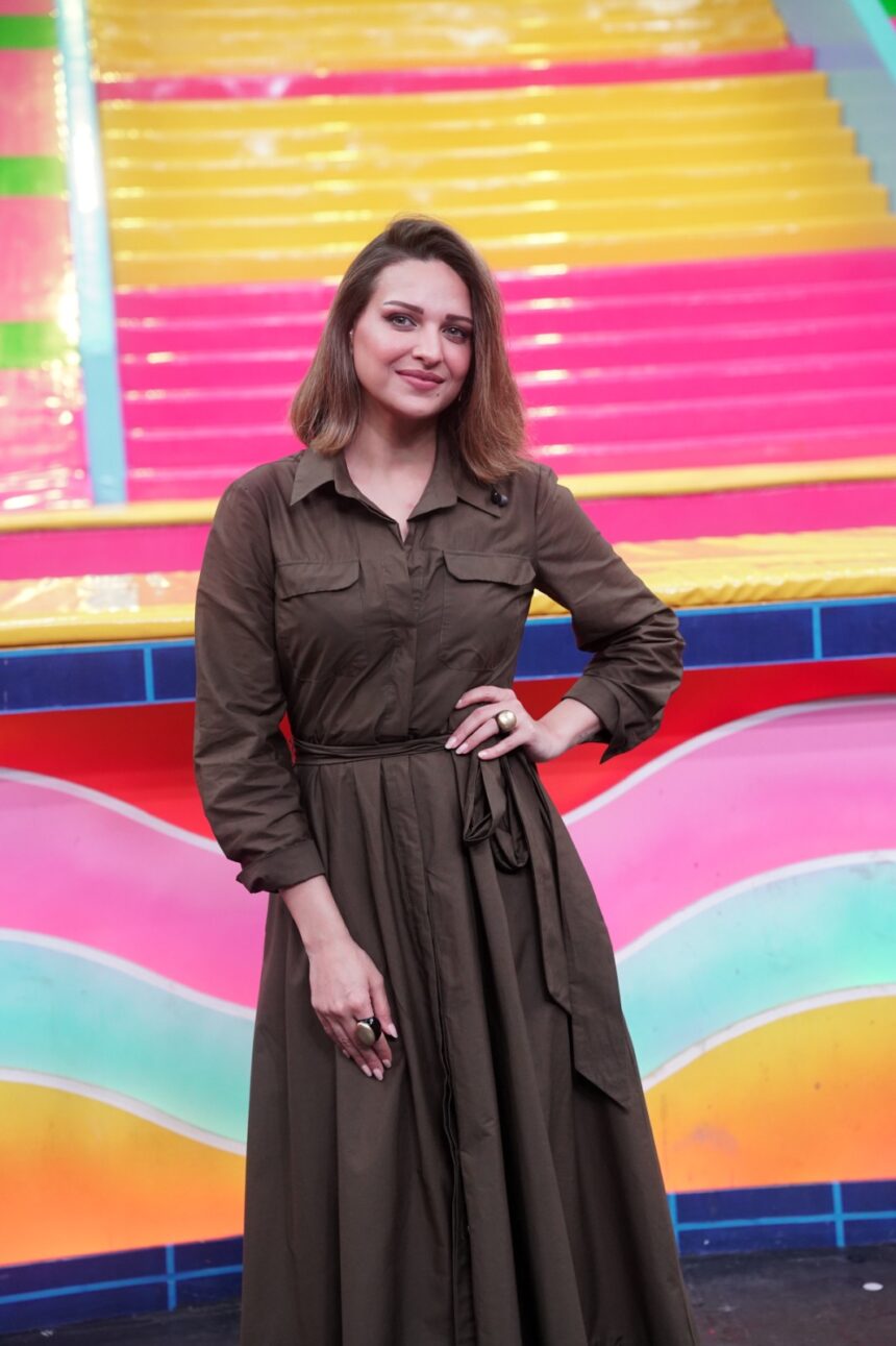 इंडियन गेम शो के सेट पर गणपति उत्सव मनातीं हिमांशी खुराना