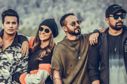 चार कलाकारों की ग्रुप तस्वीर, जिसमें सभी कैमरे के सामने स्टाइलिश अंदाज़ में पोज देते नजर आ रहे हैं।
