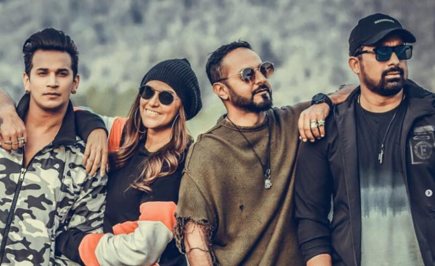 चार कलाकारों की ग्रुप तस्वीर, जिसमें सभी कैमरे के सामने स्टाइलिश अंदाज़ में पोज देते नजर आ रहे हैं।